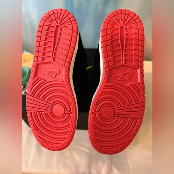 Air Jordan 1 Mid GS Siempre Familia Youth 5 - Picture 6 of 10